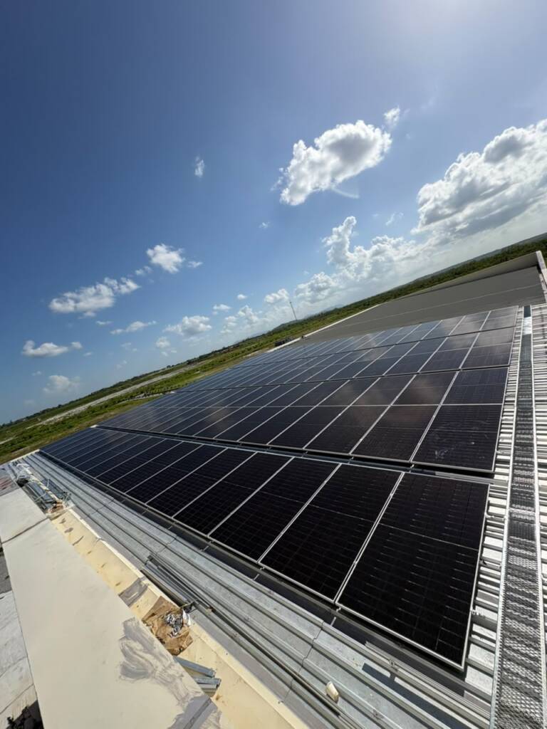 CONTROLPACK CARIBE SA concluyo el montaje de un moderno Sistema Fotovoltaico